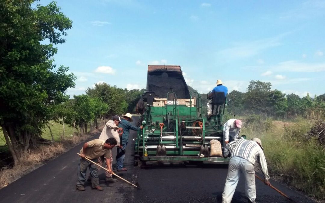 Rehabilitación Vial en el Camino Santa Rosa: Remoción de Derrumbes y Reconstrucción de Superficie