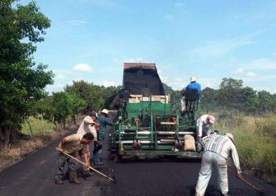 Rehabilitación Vial en el Camino Santa Rosa: Remoción de Derrumbes y Reconstrucción de Superficie